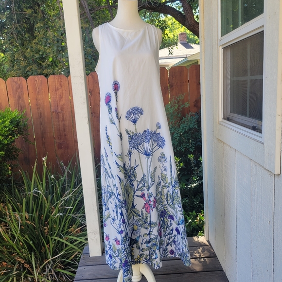 White Growing Floral Print Sleeveless Maxi Dress with Pockets - Picture 3 of 10